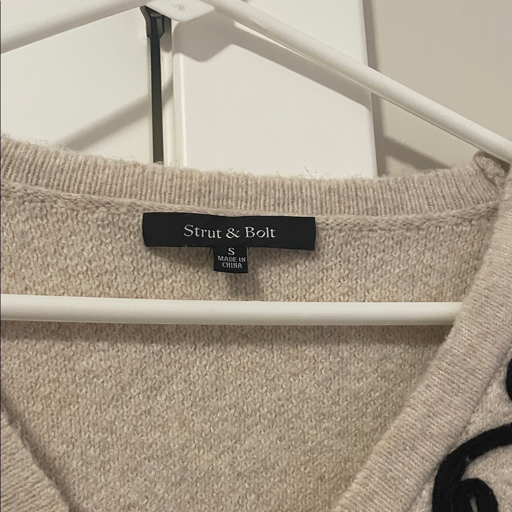 Elegant Beige and Black Embroidered Cardigan - Picture 2 of 4